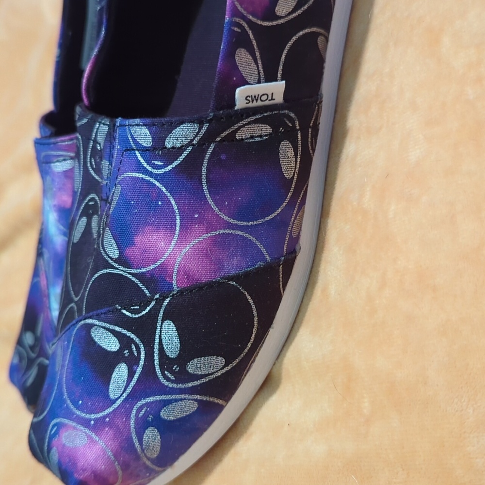 Toms - Picture 8 of 8